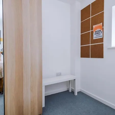 Westlea Apartment *