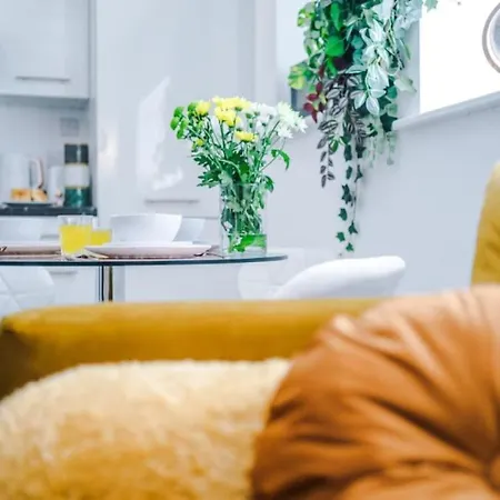 Westlea Apartment *