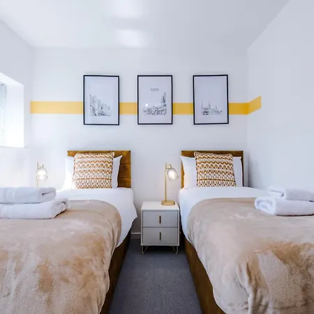 Апартаменти Westlea